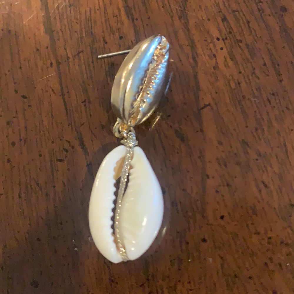 Shell earring - Picture 4 of 4